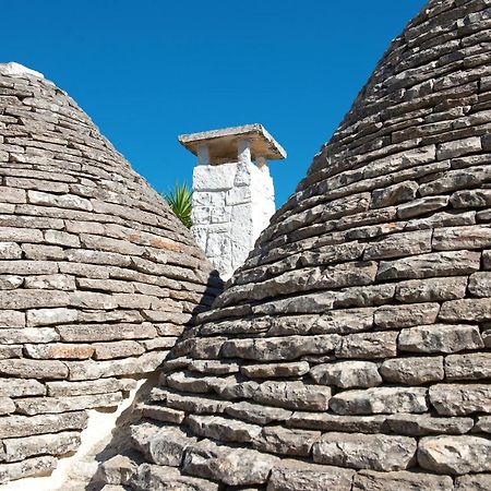 Trullo Giardino Fiorito Bed & Breakfast Alberobello Bagian luar foto