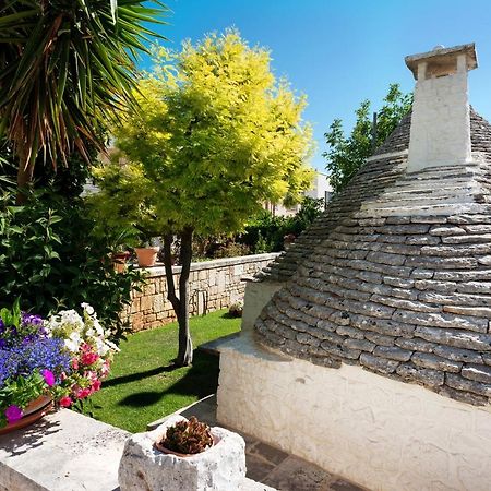 Trullo Giardino Fiorito Bed & Breakfast Alberobello Bagian luar foto