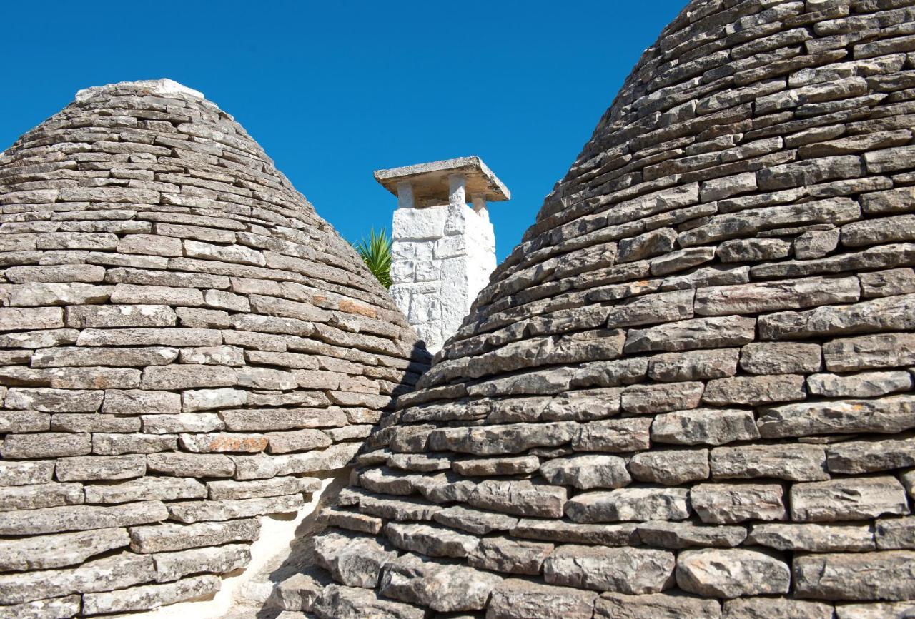 Trullo Giardino Fiorito Bed & Breakfast Alberobello Bagian luar foto