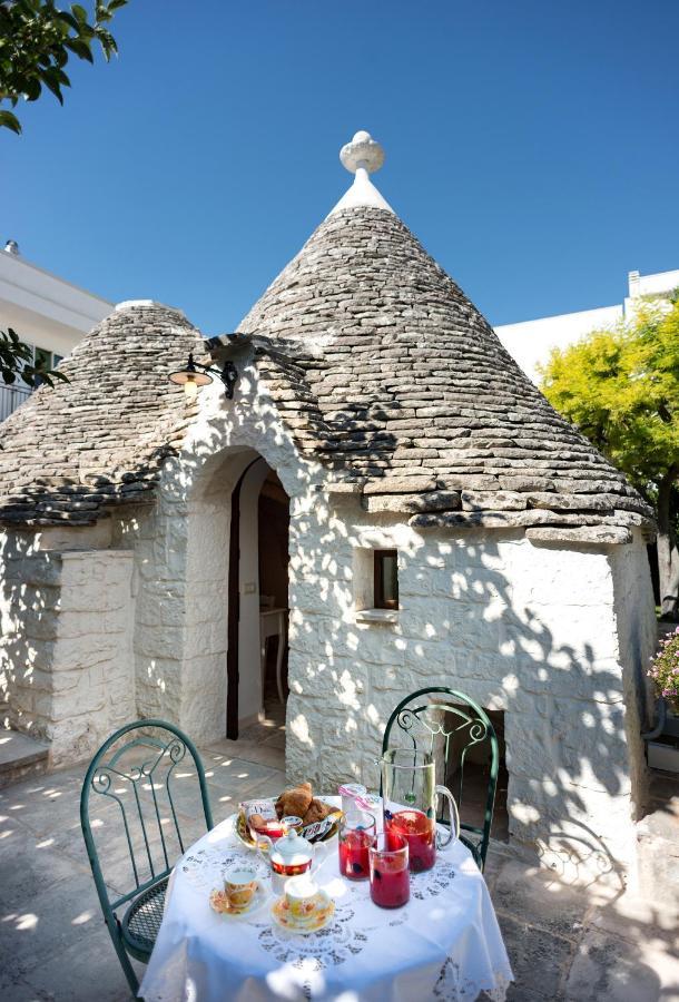 Trullo Giardino Fiorito Bed & Breakfast Alberobello Bagian luar foto