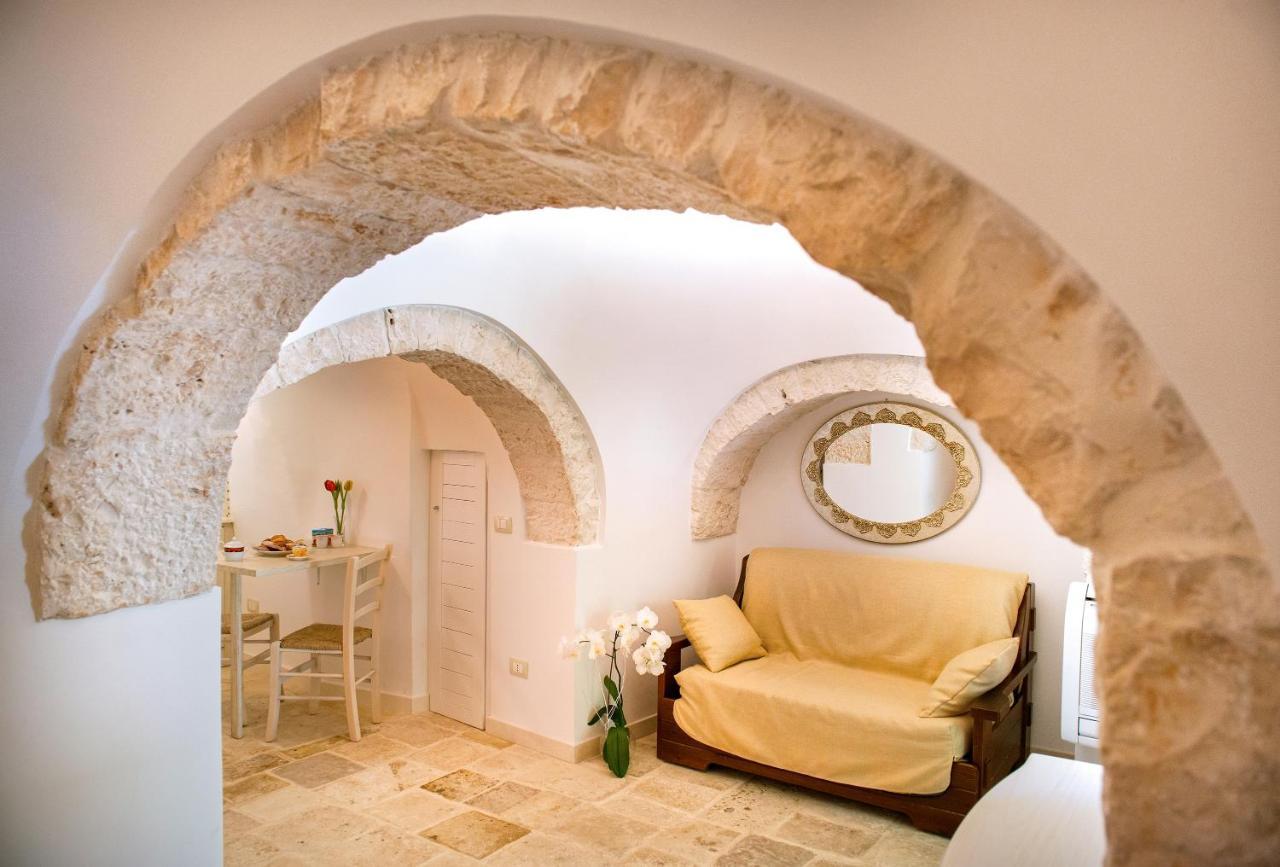 Trullo Giardino Fiorito Bed & Breakfast Alberobello Bagian luar foto
