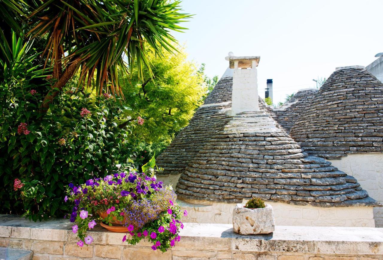Trullo Giardino Fiorito Bed & Breakfast Alberobello Bagian luar foto
